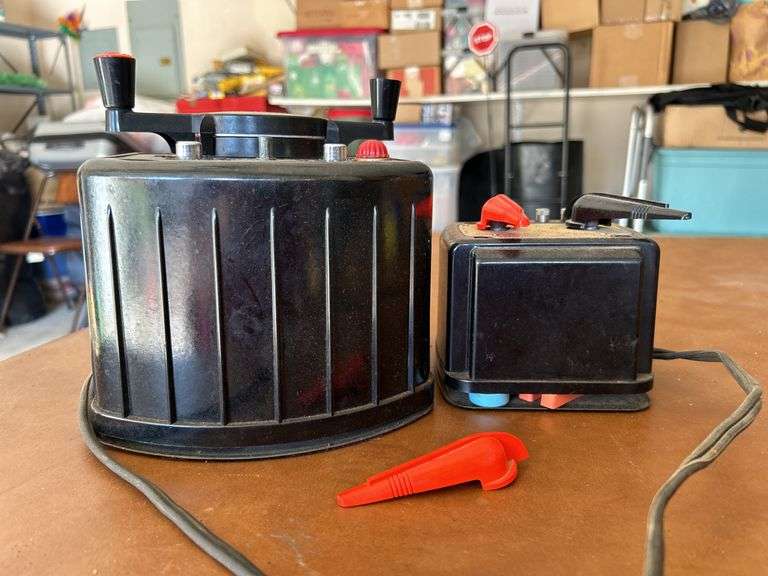 TRAINMaster TYPE-KW Transformer…..115 volts…..60 cycles…..190 watts…..not tested