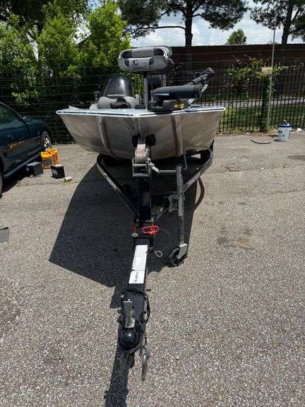 2014 Bass Tracker Pro 170 with 40HP Mercury Outboard Motor