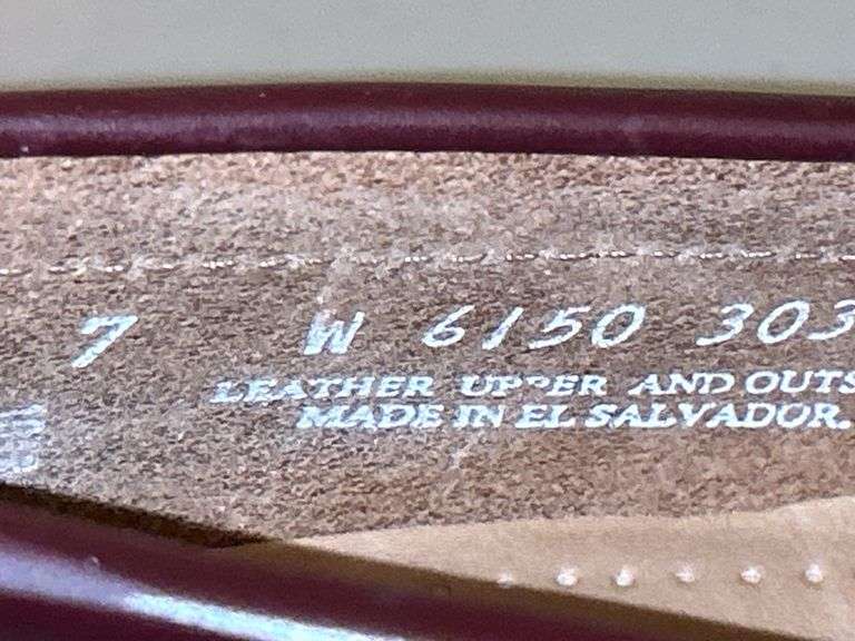 Pair of like new WEEJUNS(G.H. Bass & Co.) brown leather loafers…..size 7