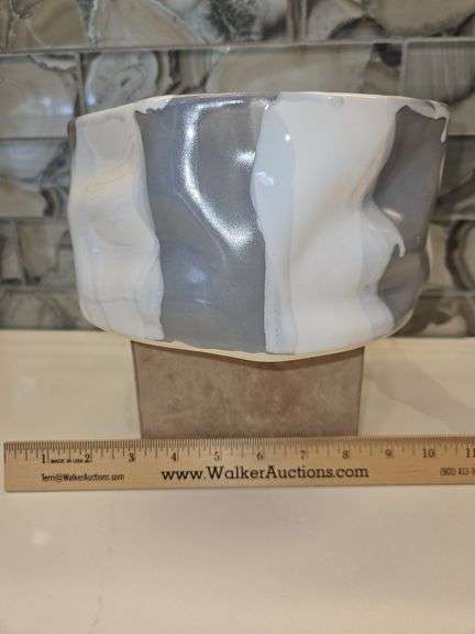 Beautiful Alex Marshall Handmade Stoneware 8" x 4" Round Ripple Bowl in Grey-White Stripe SEE DESCRIPTION FOR DETAILS...