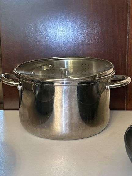 Selection of unmarked small aluminum steamer, 10” Belgique non-stick skillet, Calphalon 10” non-sticker skillet