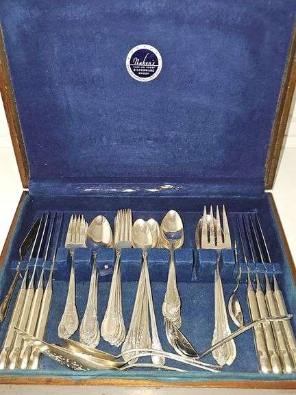William Rogers silver plate Remembrance pattern flatware. Six piece place setting service for eight (missing two soup spoons) 8 serving pieces. Includes chest.