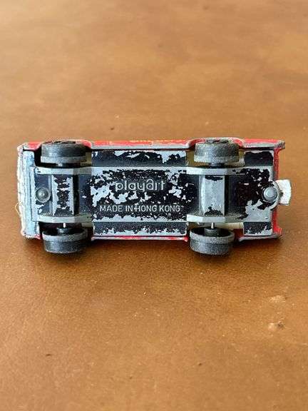 Lionel Lehigh Valley (L.V. 25000) Rail Car with vintage die cast Playart fire department station wagon