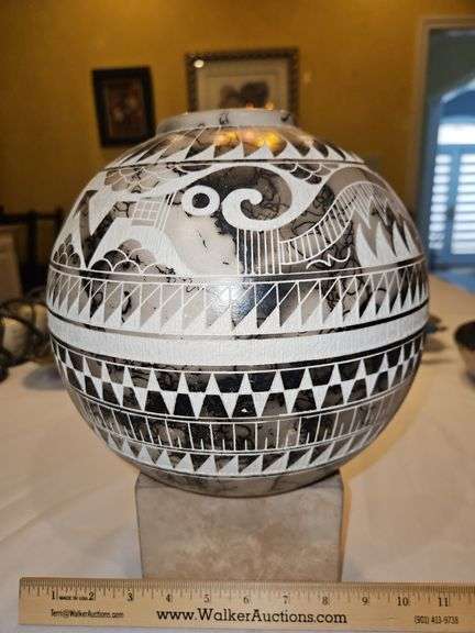 Gorgeous 9x9 intricately carved American Indian round vase...
