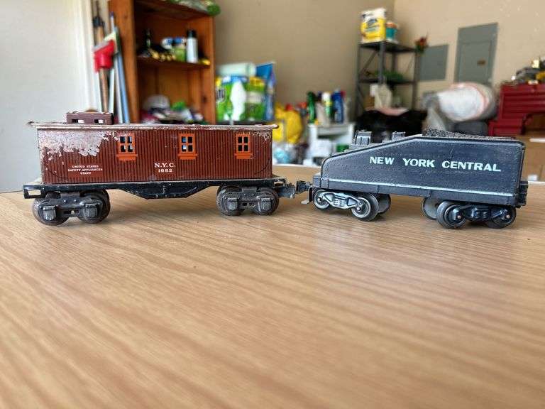 (2) New York related train cars…..could not find any markings to indicate Lionel…..in fair condition
