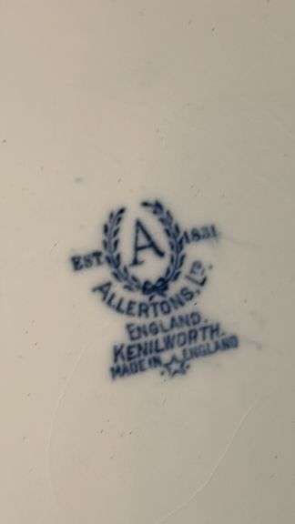 Vintage Allerton’s Kenilworth English 10” Dinner Plate…..no chips or cracks…..makers mark on back is blurry
