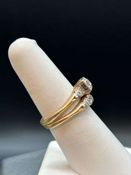 Vintage 14K yellow gold wedding ring set…..diamonds are not tested…..size 6-1/2…..4 grams…..marked Cardinal inside band