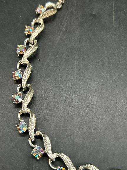 Beautiful vintage silver toned choker with sparkling iridescent stones…..lot 100 is the matching bracelet