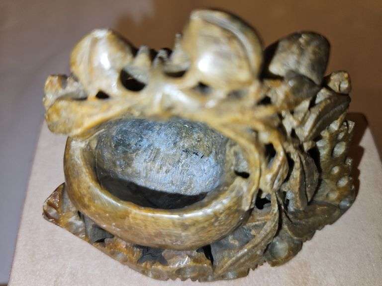 Very nice hand-carved Chinese soapstone pot...