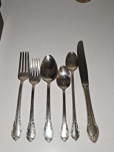 William Rogers silver plate Remembrance pattern flatware. Six piece place setting service for eight (missing two soup spoons) 8 serving pieces. Includes chest.