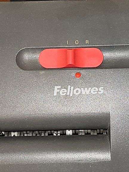 Fellowes P400C paper shredder. Works.