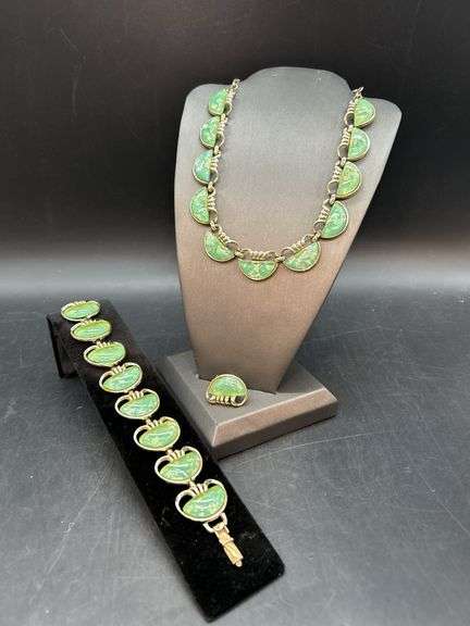 Vintage matching vintage coro goldtone necklace and bracelet…..there is 1 clip-on earring and if other is found, will include