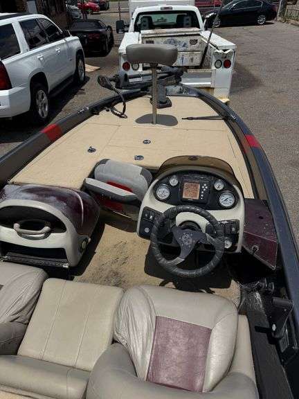 Ranger Bass Boat with 2005 Evinrude 150 hp Outboard Motor