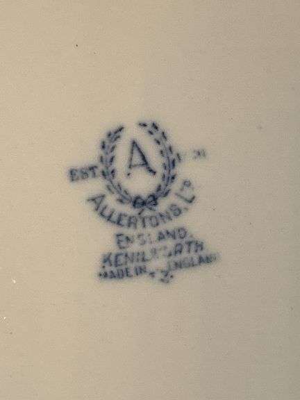 Vintage Allerton’s Kenilworth English 10” Dinner Plate…..no chips or cracks…..makers mark on back is blurry