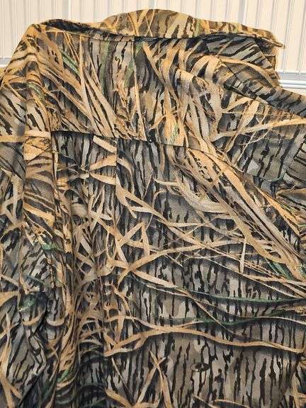 Mossy oak camo long sleeve shirt and pants size 3X, mossy Oak camo long sleeve shirt size 3X.