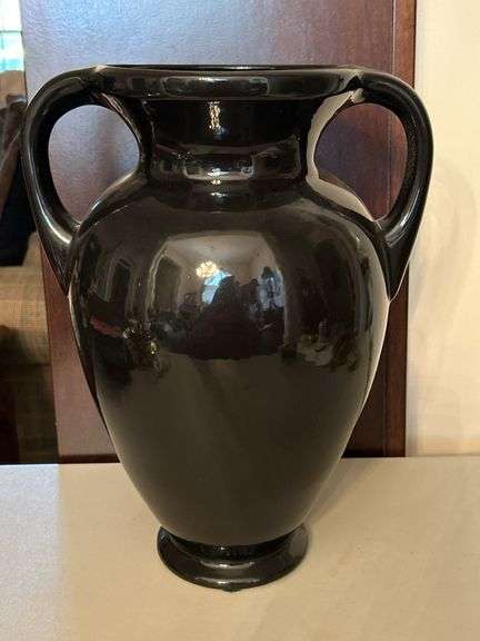 Beautiful Haeger black ceramic urn-style home decor piece with swirl pattern…..10-1/2 across x 14-1/4 tall