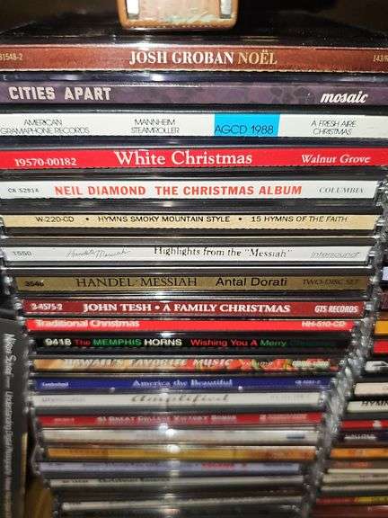 Grouping of CDs. Mostly Christmas and hymns. Cases were checked and corresponding CDs are enclosed.