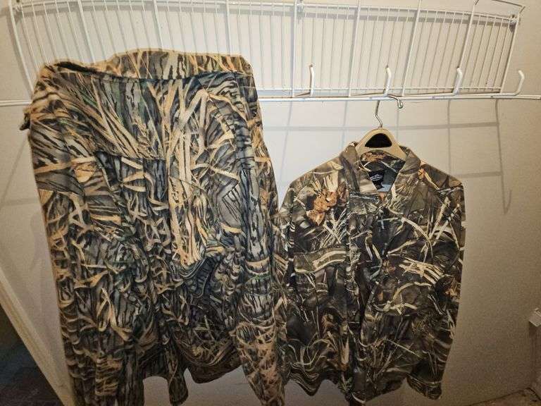 Mossy oak camo long sleeve shirt and pants size 3X, mossy Oak camo long sleeve shirt size 3X.