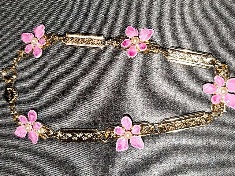 8 in bracelet by Accessocraft and Nashville metropolitan government Davidson county charm or pendant.
