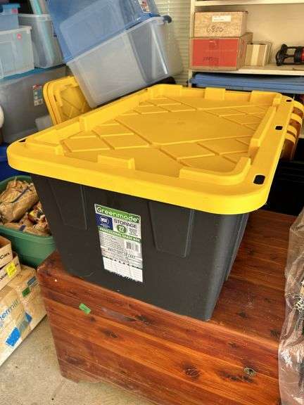 27 gallon tote full of Lionel train pieces and parts