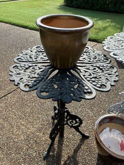 Pair of wrought iron plant stands…..21-1-2”D x 27 & 28-1/2 tall…..both are in used condition and need TLC….also included are 3 various size ceramic planters