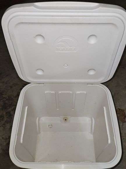 Igloo ice cube cooler on wheels.