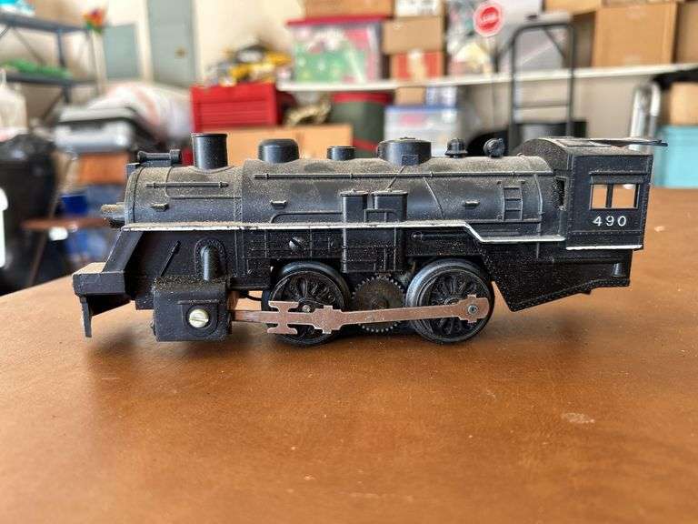Lionel 490 Steam Engine (there is damage to the top rear)