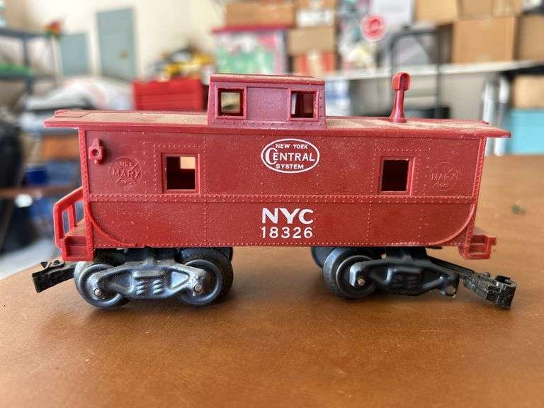 Selection of (2) Lionel Train Cars (please see all pics)……NYC 18326 has mixing axle and wheels