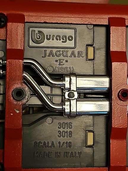 1961 Red Jaguar E diecast 1:18