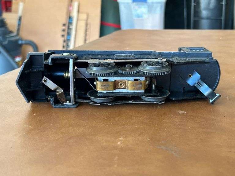 Lionel 490 Steam Engine (there is damage to the top rear)