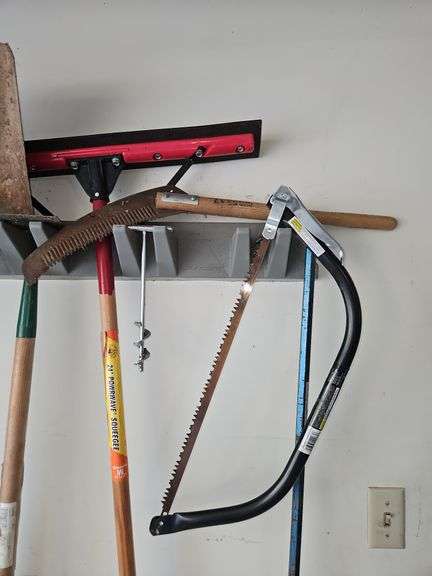 Group of outdoor yard tools SEE DESCRIPTION FOR DETAILS...