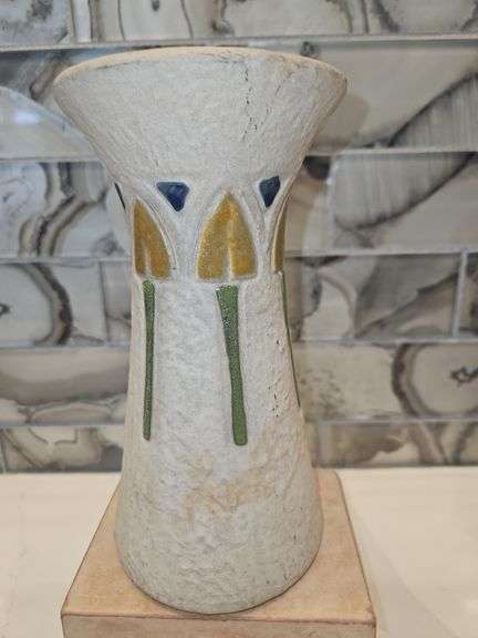 Vintage Roseville Mostique 1916 Pottery Vase in very good vintage condition...