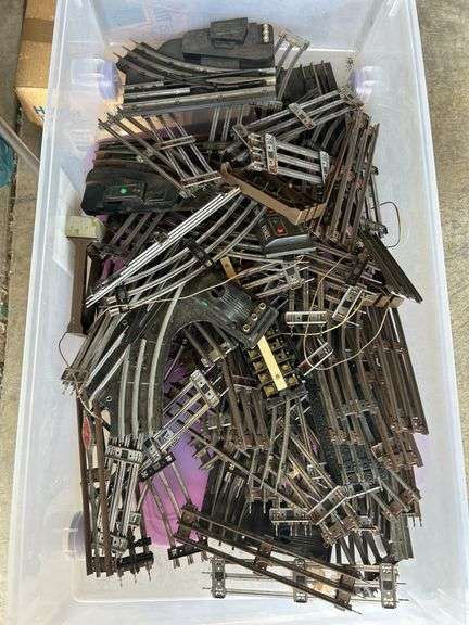 60qt Clear View tub of Lionel O Gauge train tracks, MARX controllers, bridge, trestle…..there is rust and guarantees that set is complete….please see all pics, especially seller’s pic of complete setup