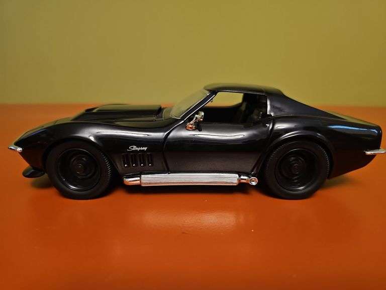 Black 1969 Corvette Stingray ZL1 diecast 1:24 scale.