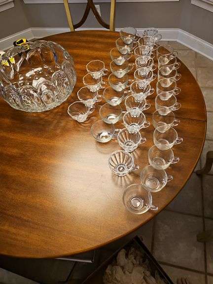 Vintage L.E. Smith Old Dominion Punch Bowl. 11.5 x 8 in tall. Also includes a variety of punch cups.