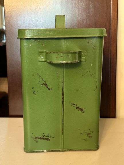 Two’s Company Rare Vintage Green Metal Kitchen Canister “Crackers” Tin…..10-1/4” tall….with original label