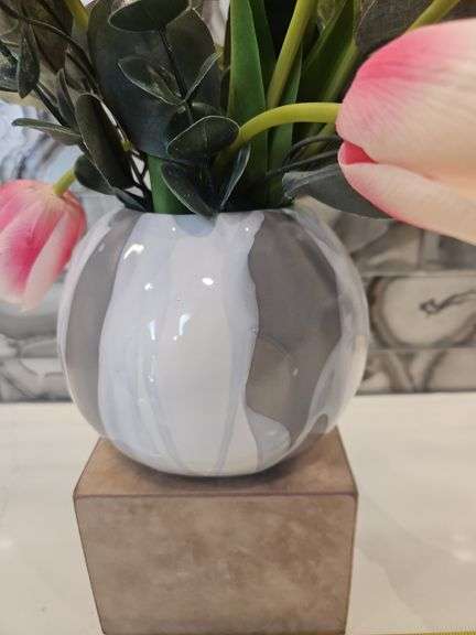 Like New Alex Marshall Sphere Vase ~ 6x5 w/artificial tulips in Grey-White Stipe STAND NOT INCLUDED...a-P