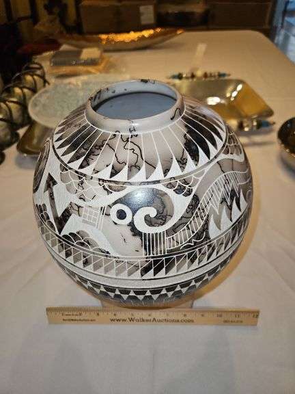 Gorgeous 9x9 intricately carved American Indian round vase...
