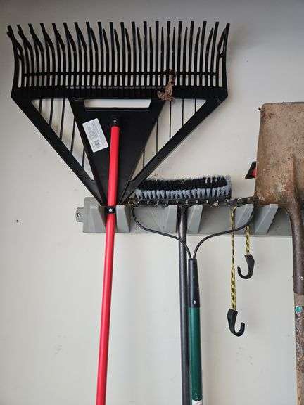 Group of outdoor yard tools SEE DESCRIPTION FOR DETAILS...
