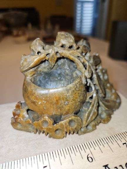 Very nice hand-carved Chinese soapstone pot...
