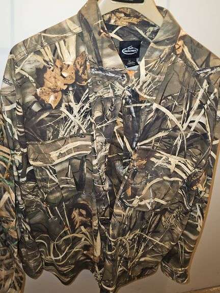 Mossy oak camo long sleeve shirt and pants size 3X, mossy Oak camo long sleeve shirt size 3X.