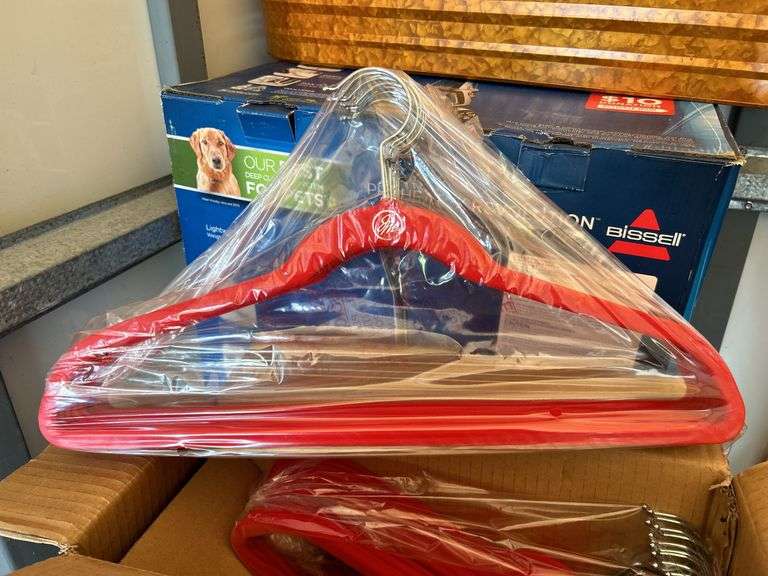 NIB 48 pack of Huggable Hangers in red