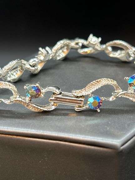 Beautiful vintage silver tone bracelet with sparkling iridescent stones…..7” long…..matching choker is lot 99