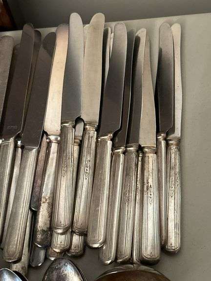 Approx. 136 Pieces of various patterns and makers of silverplate flatware…..some do match but most do not have complete sets….all need polished…..some makers include Oneida, Simpson, 1947 Rogers Bros., Aristocrat, Argyle and more