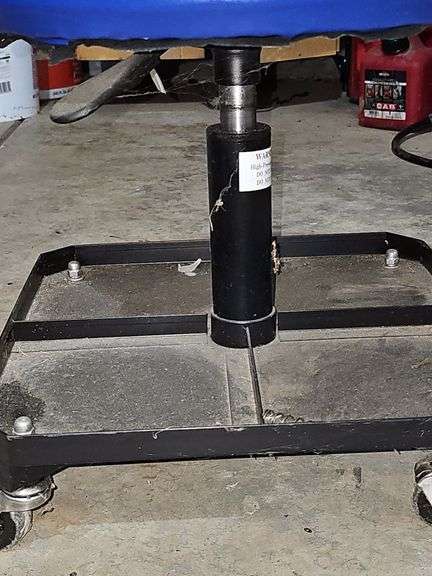 Kobalt adjustable rollaround stool.