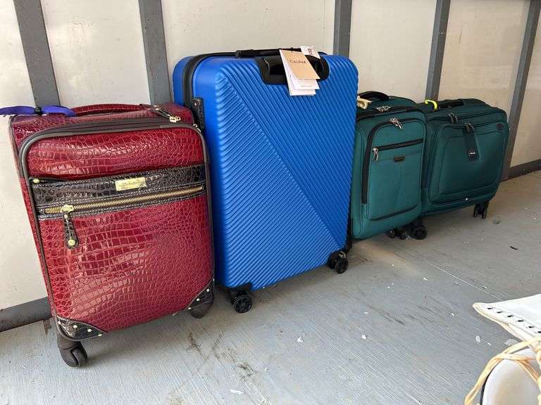 (4) pieces of various size luggage…..1 piece is NEW with tags