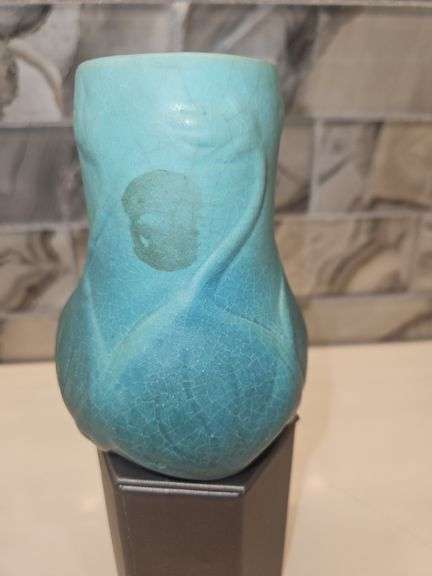 Vintage 1940s Van Briggle Pottery Turquoise Ming Blue Green Onion Bulb Vase 4.75" Tall in very good vintage condition...