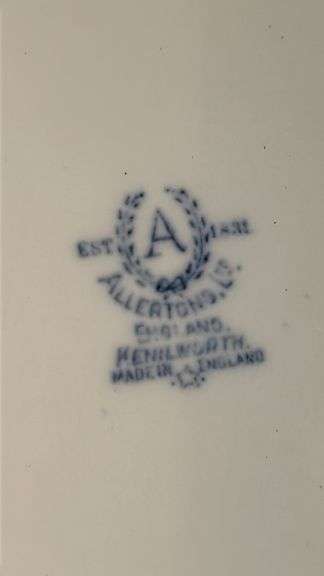 Vintage Allerton’s Kenilworth English 10” Dinner Plate…..no chips or cracks…..makers mark on back is blurry
