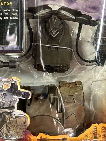 TERMINATOR SALVATION T-1 action toy