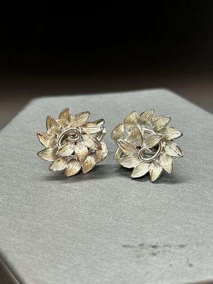 Great selection of vintage screw-back and clip-on earrings, along with a cylindrical gold tone brooch